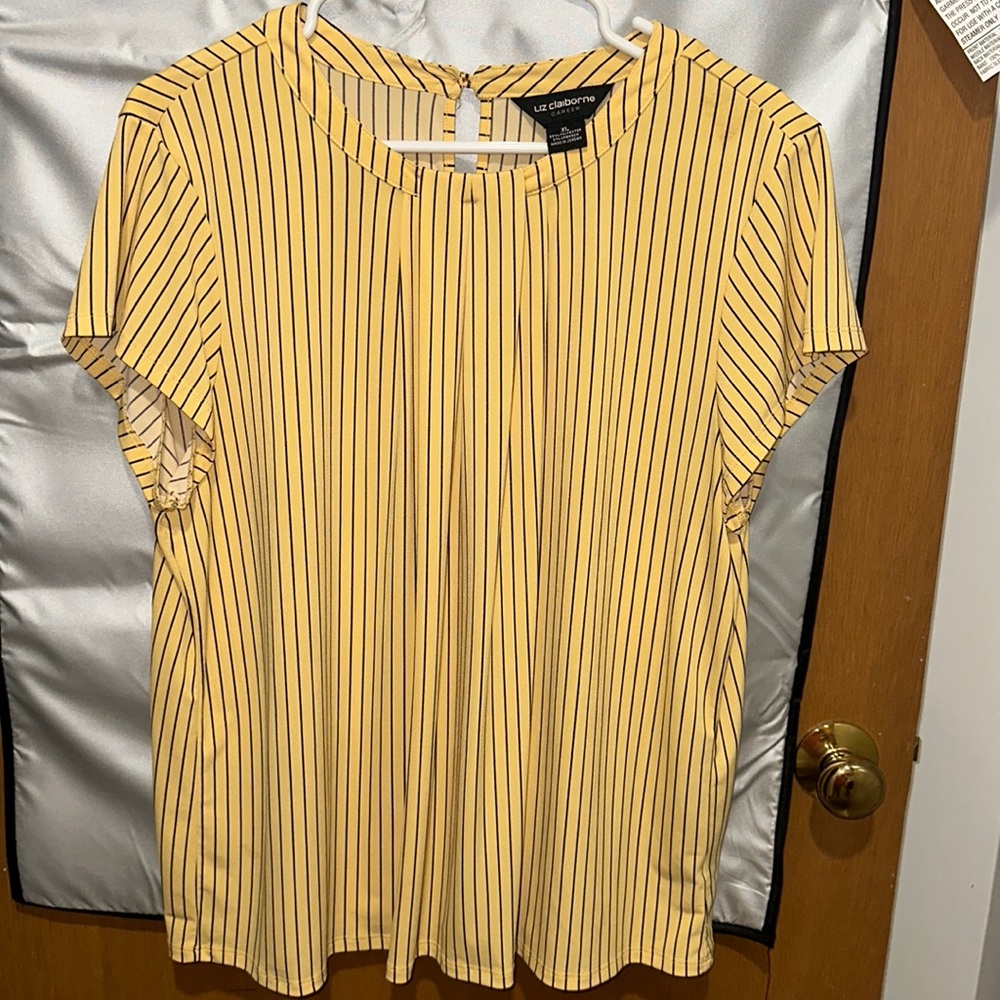 Liz Claiborne Women’s Shirt